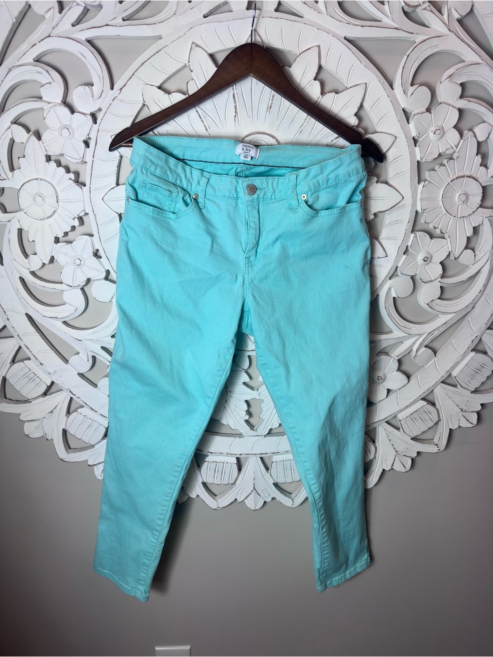 crown & ivy Aqua/Turquoise Cropped Stretch Jeans